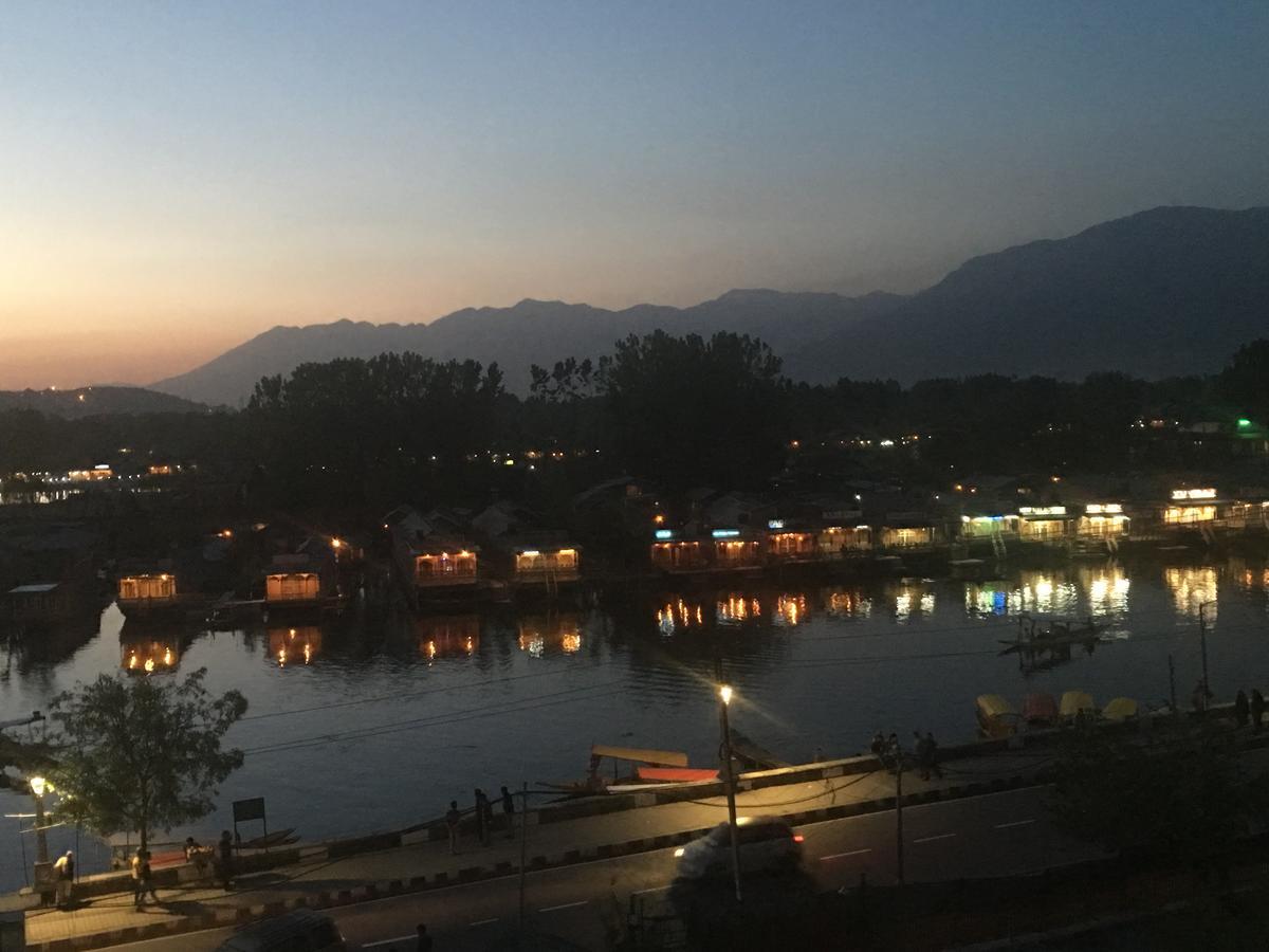 Shah Abbas Hotel At Dal Lake Srīnagar Zewnętrze zdjęcie