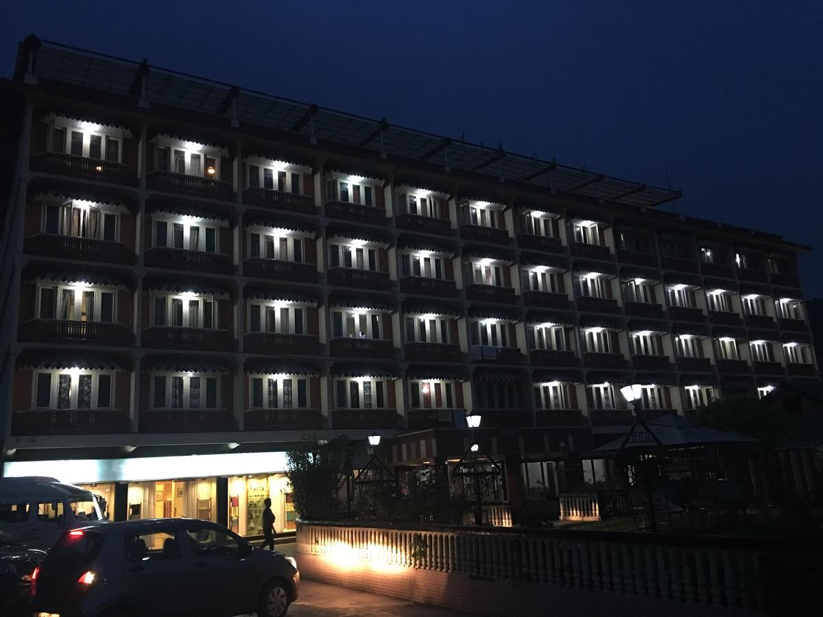 Shah Abbas Hotel At Dal Lake Srīnagar Zewnętrze zdjęcie